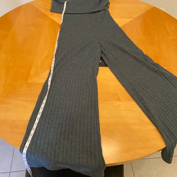 Lulus Off the Shoulder Ribbed Jumpsuit Size Large - Picture 7 of 9